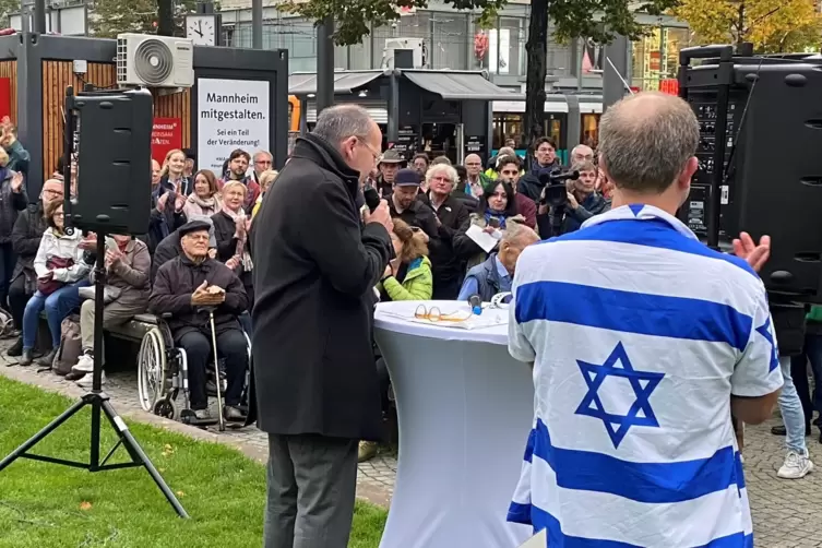 Oberbürgermeister Christian Specht spricht von Herausforderungen für die Mannheimer Stadtgesellschaft.