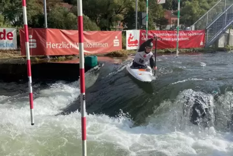 Im Wildwasserpark Hagen-Hohenlimburg: Britta Jung aus Höheischweiler. Ihre nächste Herausforderung ist die Olympiastrecke von Pa