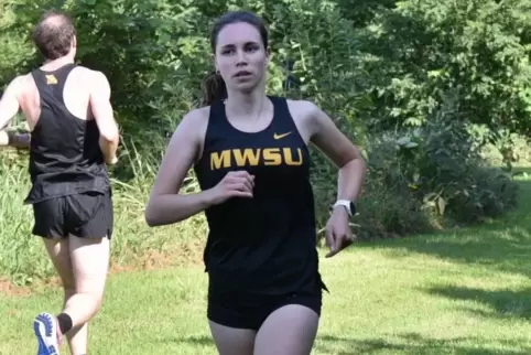 Die Cross-Country-Saison läuft: Annika Müller im Dress ihrer Uni. 