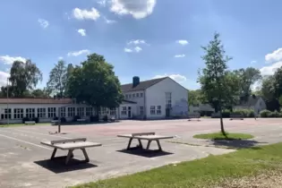 Der Neubau der Pirminiusschule soll auf dem Pausenhof der Husterhöhschule entstehen.