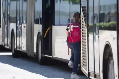 Alle kommen mit? Eltern aus Lambsheim beschweren sich unter anderem darüber, dass der Bus in Richtung Schule nicht in jedem Fall