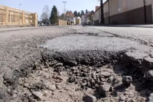 Die Schlachthofstraße in Ixheim sei »die schlechteste Straße in ganz Zweibrücken«, findet der FWG-Fraktionsvorsitzende Kurt Dett