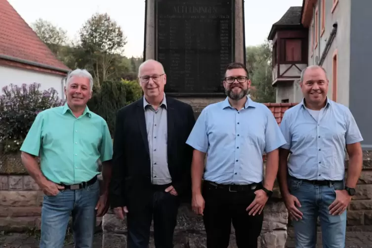 Die Altleininger Gemeindespitze, von links: Beigeordneter Frank Dennhardt, Erster Beigeordneter Gunther Schneider, Bürgermeister