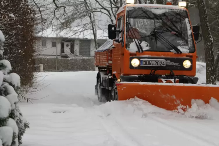 Früher übernahm die Gemeinde den Winterdienst.