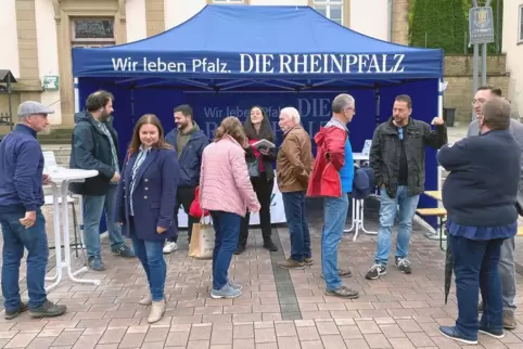 Gut frequentierte Anlaufstelle: Zwei Stunden lang haben sich am Dienstagvormittag bei der Redaktion vor Ort in Wolfstein vorm St