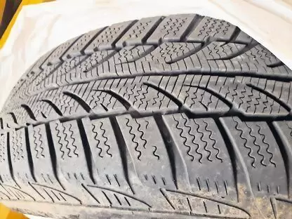 175/80 R 14 auf Stahlfelge 6Jx14H2; M+S mit Alpinsymbol; 4-6 mm;