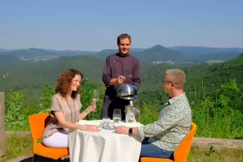 Regionaler Genuss in herrlicher Landschaft: Küchenchef Magnus Zimmermann vom Felsentor Hauenstein.