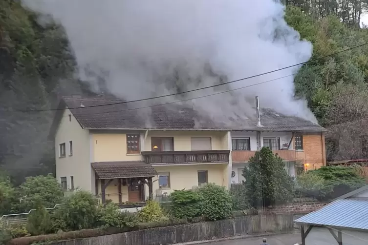 Drei Stunden lang war die Feuerwehr mit den Löscharbeiten in Trulben beschäftigt. 