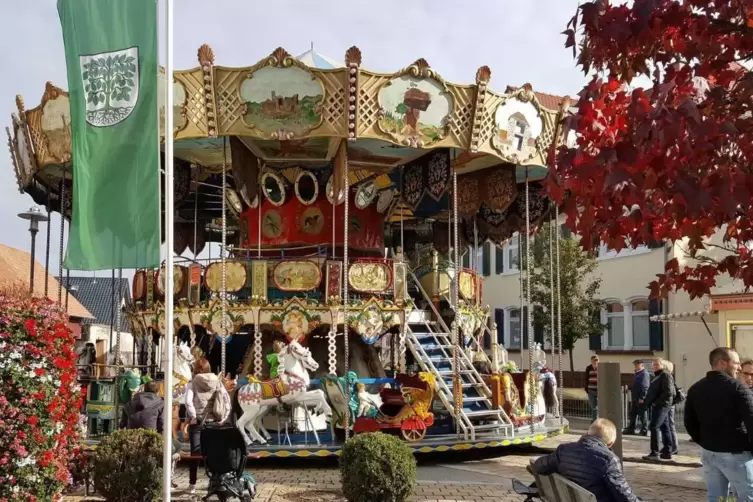 Am Kerwedienstag, Familientag, gibt es Freifahrten für die Fahrgeschäfte.