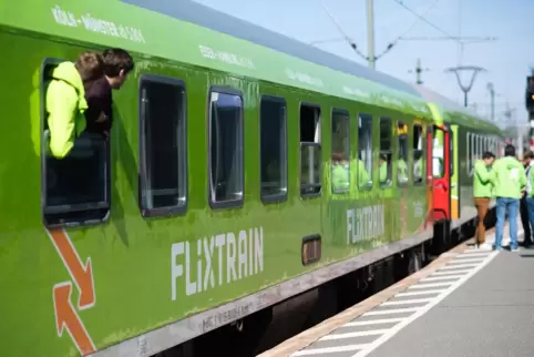 Mit einem Kombiticket können Ludwigshafener nach einem Umstieg in Heidelberg mit dem privaten Bahnunternehmen Flixtrain Ziele wi