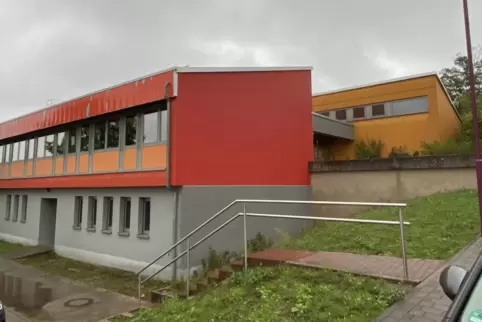 Im jüngsten Schulgebäude in Lemberg ist das Flachdach undicht, im Lehrerzimmer gibt es einen Schimmelbefall. 