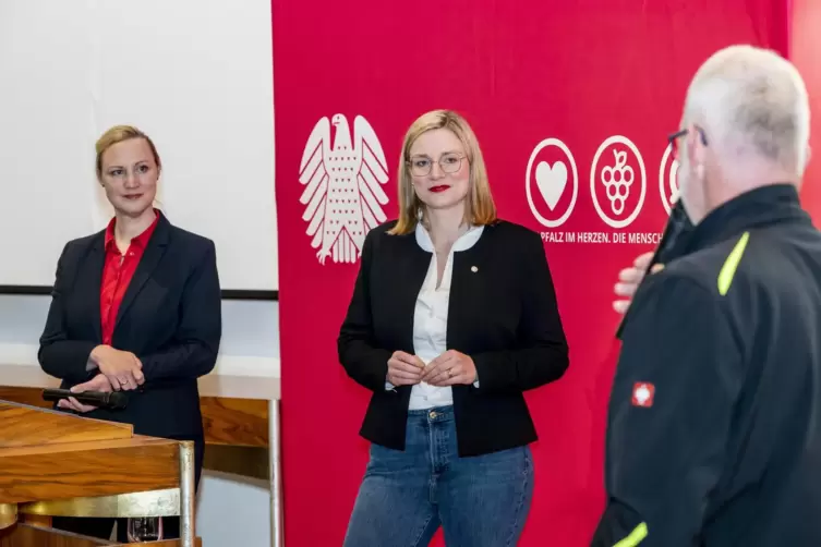 In Speyer: Dörte Schall (links), Isabel Mackensen-Geis.