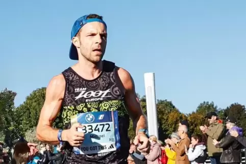 Michael Wiebelt beim Berlin-Marathon auf der Strecke. 