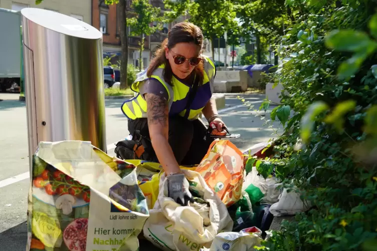 Seit diesem Sommer sind in Mannheim drei Mülldetektive im Einsatz.