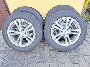 Biete 4 Winterreifen für Hyundai Tucson mit geringer Laufleistung ca 2500 km und Profiltiefe 7-8mm an. Die Reifen sind auf Borbe