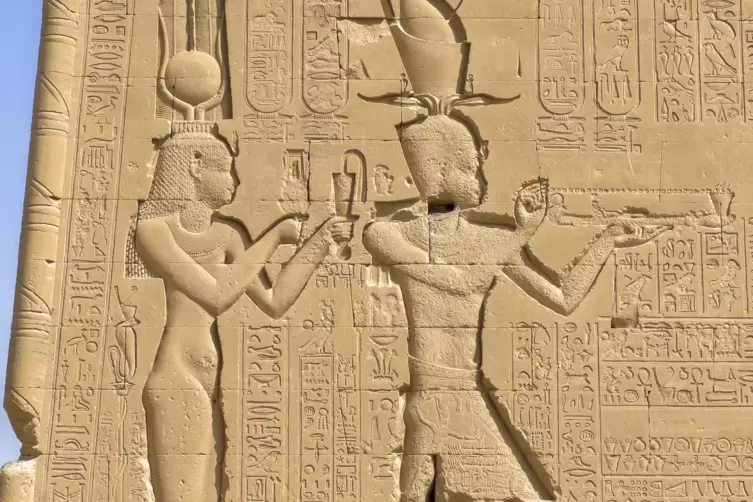 Darstellungen Kleopatras und ihres Sohnes Caesarion zieren den Tempel von Dendera, der etwa 55 Kilometer nördlich von Luxor in O