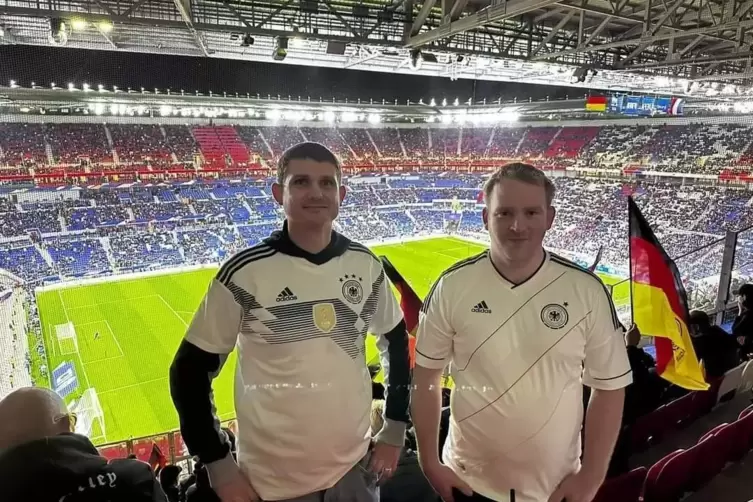 Timo Hubach (links) und Daniel Walter (rechts) im März beim Fußball-Länderspiel Frankreich - Deutschland in Lyon.