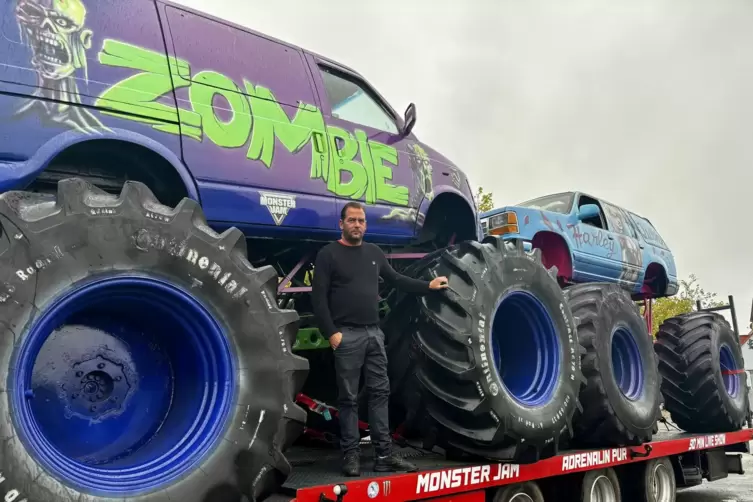 Mario Cortes vor einem seiner Monstertrucks. 