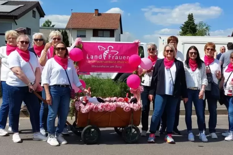 Kuchen backen sie zwar nicht mehr für das Heimatfest, am Umzug haben die Landfrauen aber immer noch viel Spaß. 