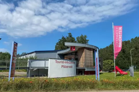 Empfängt Urlauber am Ortseingangn von Hauenstein: das Tourist-Info-Zentrum Pfälzerwald. 