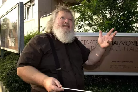 Leif Segerstam 2001 in der Ludwigshafener Philharmonie. 