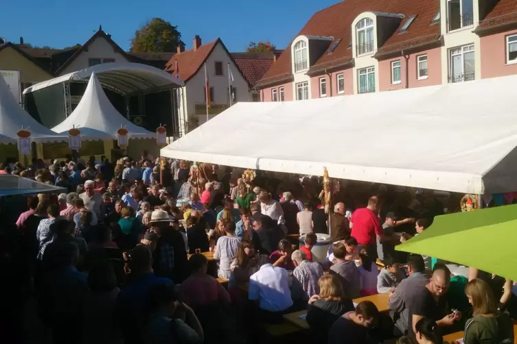 Goldener Oktober zum Oktobermarkt auf dem Römerplatz.