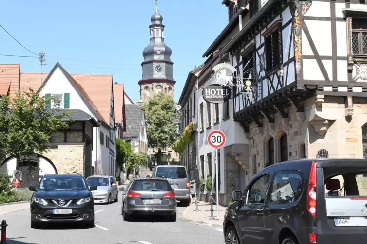 HIer ist ab Montag keine Weiterfahrt auf der Weinstraße mehr möglich.