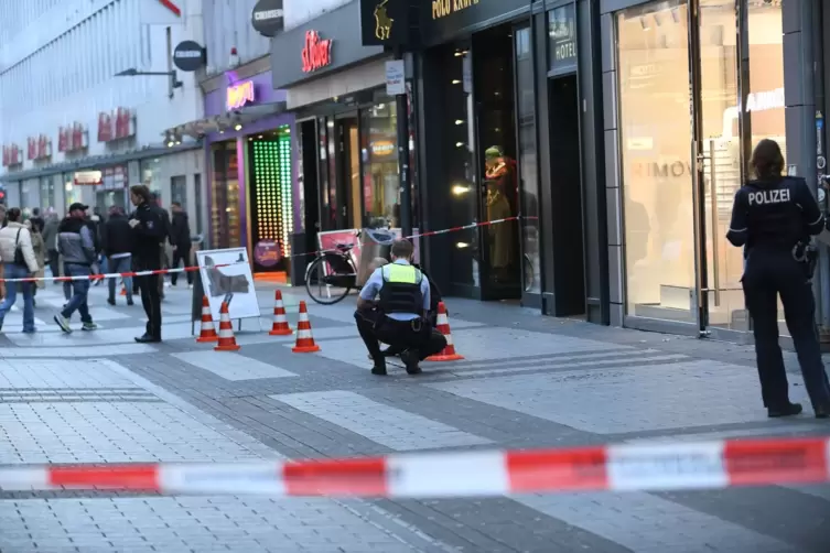 Mann in Kölner Innenstadt durch Messer verletzt