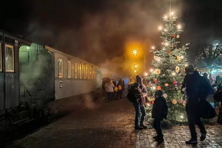 Zu seinen Nikolausfahrten bricht das Kuckucksbähnel im Advent wieder auf. 