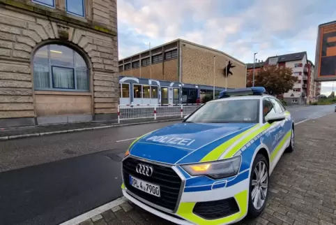 Kurz nach 8 Uhr: Polizeieinsatz am Carl-Bosch-Gymnasium.