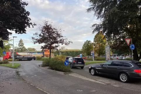 In der Kunzendorfer Straße hat sich der Verkehr in dieser Woche schon mehrfach gestaut. Vom Kreisel beim alte SBK-Gebäude geht e