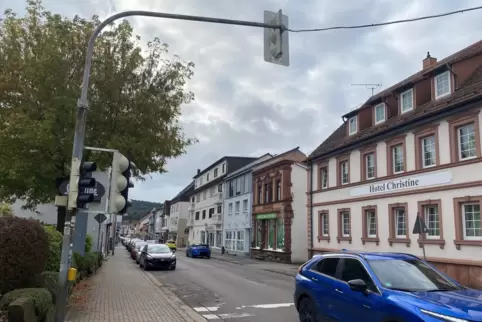 Zwischen dem Hotel Christine und der Wiesenstraße erstreckt sich der erste Bauabschnitt. Nur hier ist die Kaiserstraße voll gesp