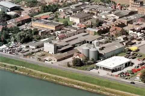 Industriehof: nahe am Rhein gelegen. 