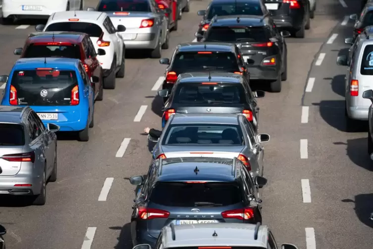 Das Auto blieb ausgerechnet in einer einspurigen Baustelle liegen. 