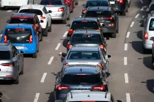 Das Auto blieb ausgerechnet in einer einspurigen Baustelle liegen.