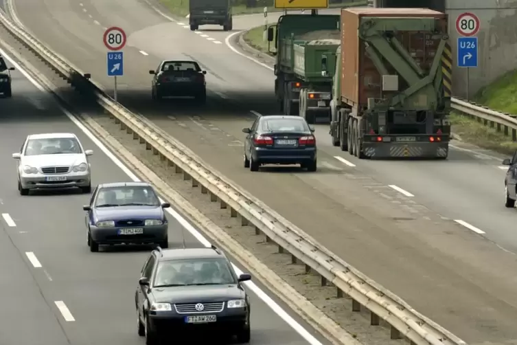 45.000 Fahrzeuge passieren die B9 täglich zwischen Oggersheim und Frankenthal. Jedes zwölfte ist ein Lkw oder Bus über 3,5 Tonne