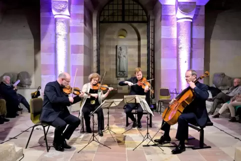 Erfolgreich und global reist das Mandelring Quartett umher und hat daher etwas zu erzählen. In den Neustadter Saalbau bringt das