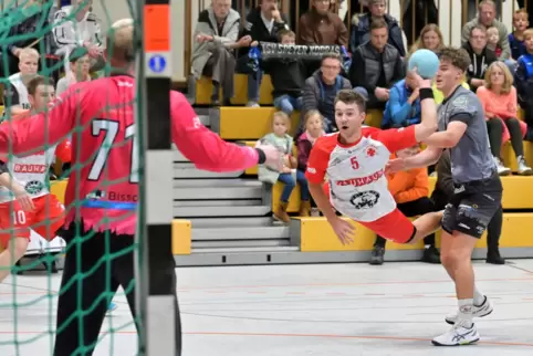 Bester TG-Angreifer: Elias Nowack erzielt hier das 6:5. 