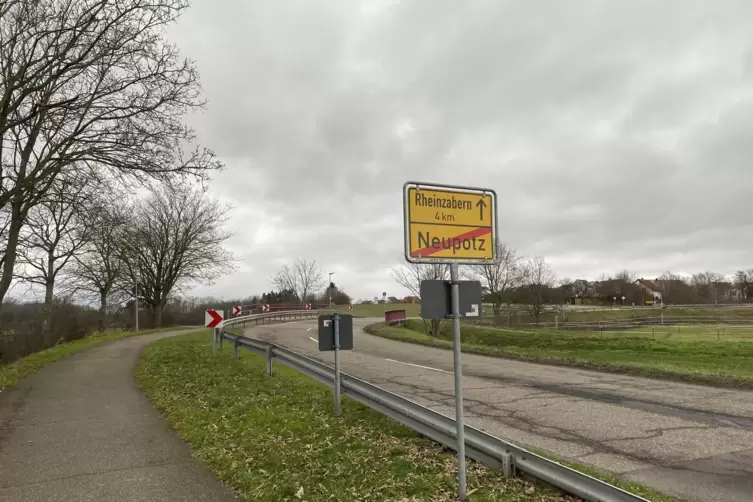 Ein neuer Radweg östlich der stark befahrenen L549 soll Schulkindern eine sichere Fahrt in den Ortsteil Hardtwald ermöglichen. 