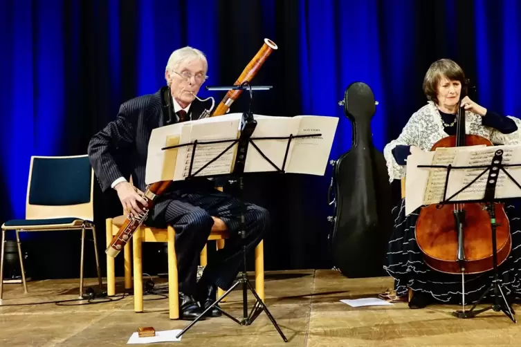 Friedrich Edelmann (Fagott) und Rebecca Rust (Cello) beim Konzert zum Jom-Kippur-Fest in Dahn. 