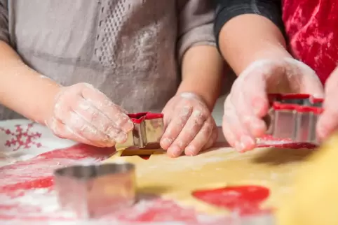 Bei der Kindertafel können die jungen Teilnehmer auch kochen und backen.