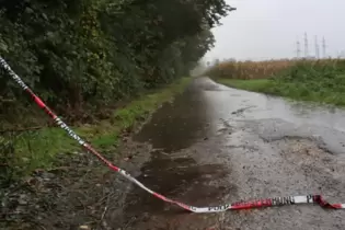 Die Polizeiabsperrung bei der Pferderennbahn.