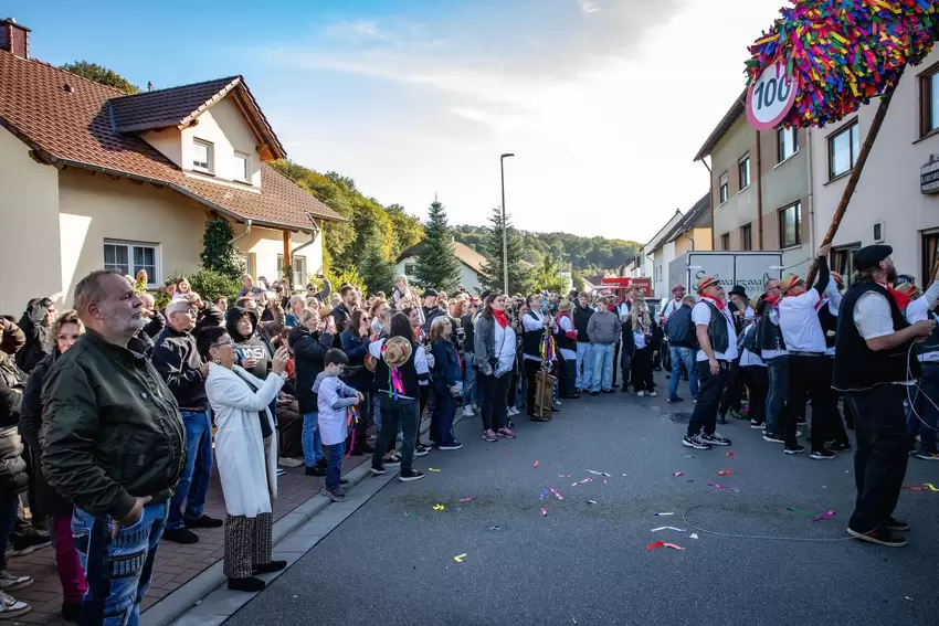 300 Bechhofer genossen das Spektakel.