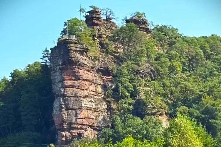 Blick auf den Jungfernsprung vom Wieslauterradweg.