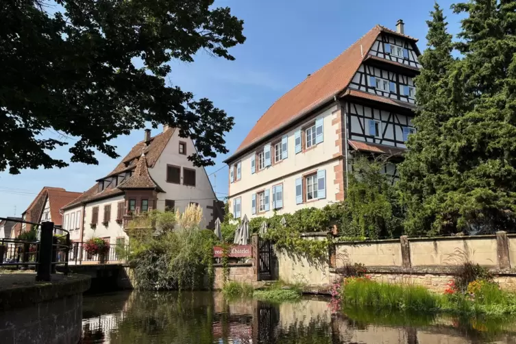 Lauterkanal und historische Häuserfronten_Wissembourg. 