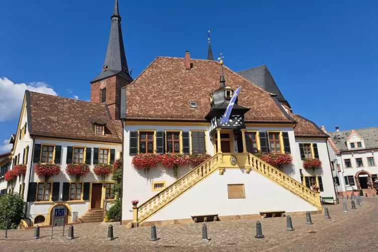 Wahrzeichen: das historische Rathaus in Deidesheim.