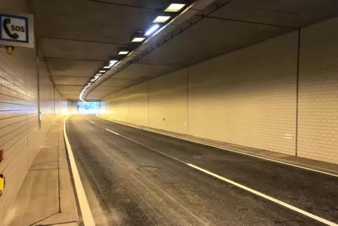 Die Sicherheit im Tunnel wird überprüft.