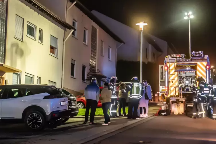 Die meisten Bewohner sind bei dem Brand in der Kirchheimbolander Schlesienstraße mit dem Schrecken davongekommen. Fünf Personen 