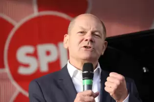 Bleibt Olaf Scholz Kanzler? 2019 (unser Bild) hob die SPD ihn aufs Kandidatenschild und er fuhr den Sieg für die Sozialdemokrate