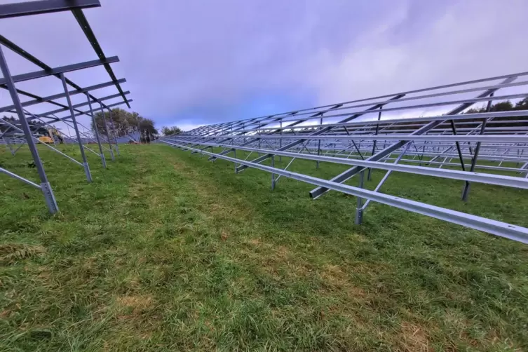 Der Solarpark, den die Firma Enerparc auf Ottweilerer Gemarkung errichtet, wird eine Leistung von rund zehn Megawatt-Peak haben.